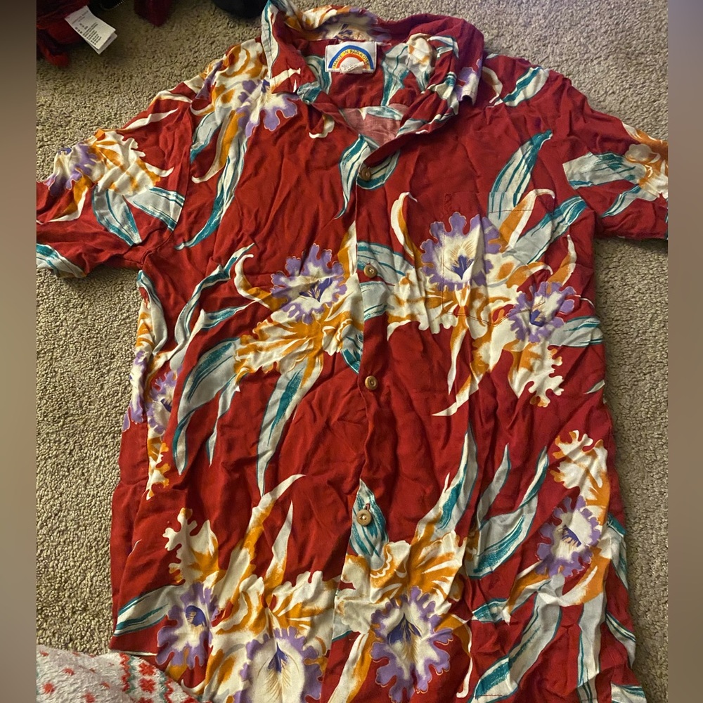 Super colorful Made in Hawaii shirt! Very soft, perfect for summer!